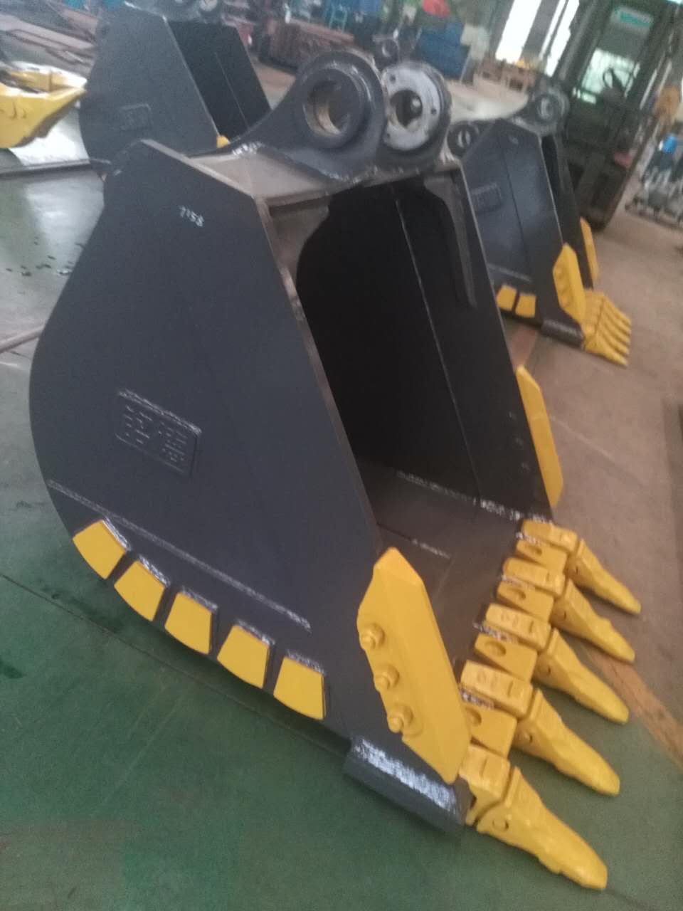小松挖機礦山斗